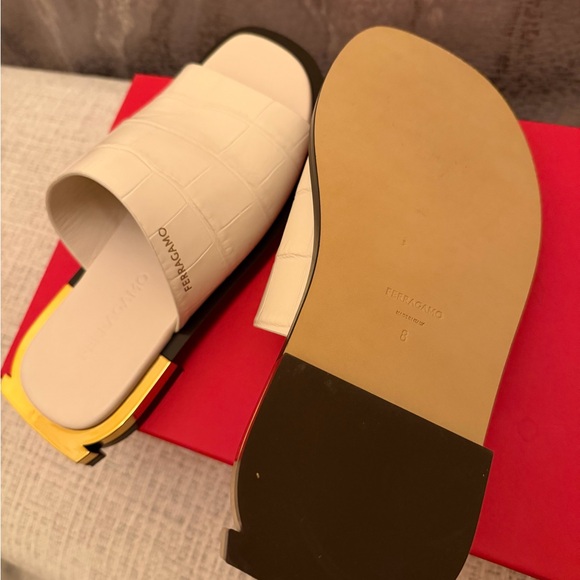 Salvatore Ferragamo Cream Slide Sandals NEW - Picture 3 of 9
